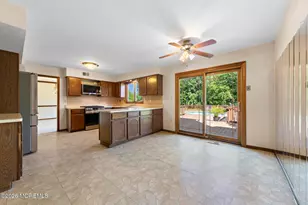 31 Vaughn Dr, Middletown, NJ 07748 - Photo 12
