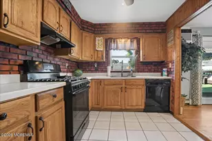 33 Monmouth Ave, North Middletown, NJ 07748 - Photo 12