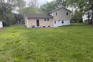 25 Holiday Rd, Manalapan Township, NJ 07726 - Photo 2