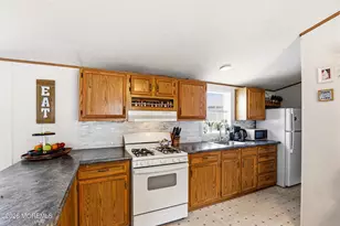 48 Pne Crk Vlg, Hazlet Township, NJ 07730 - Photo 8