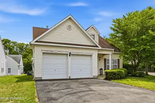 5 Holly Manor Ct, Helmetta, NJ 08828 - Photo 2