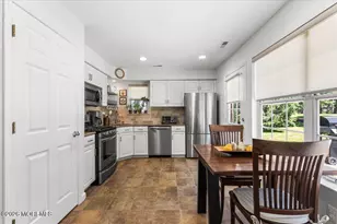 427 Dorchester Way, Manalapan Township, NJ 07726 - Photo 14