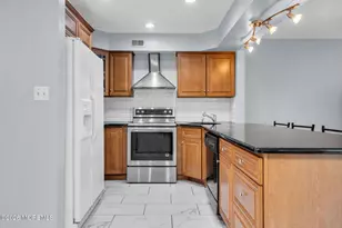 25 Paine Ct, East Brunswick Township, NJ 08816 - Photo 10