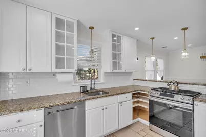 559 Dow Avenue, Oakhurst, NJ 07755 - Photo 16