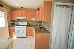 131 Laurel Ave, Hazlet Township, NJ 07734 - Photo 8
