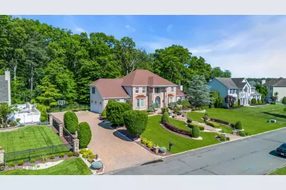 24 Alexis Drive, Farmingdale, NJ 07727 - Photo 2