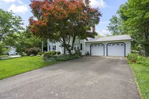 4 Duncan Dr, Morganville, NJ 07751 - Photo 2