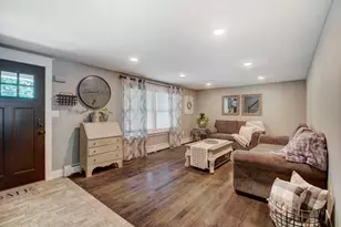 20 Richard Rd, Farmingdale, NJ 07727 - Photo 2