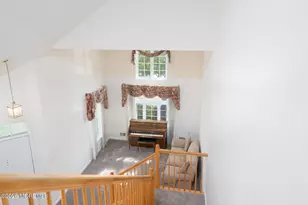 22 Hyacinth Ct, Holmdel, NJ 07733 - Photo 4