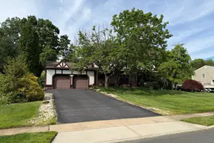 49 Prescott Pl, Freehold, NJ 07728 - Photo 4