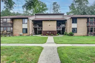 10 Pine Cluster Cir, Manalapan Township, NJ 07726 - Photo 4