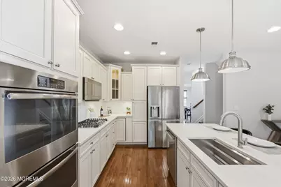 330 Princeton Court, Shrewsbury, NJ 07702 - Photo 4