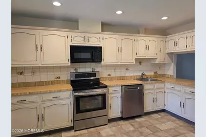 208 Covered Bridge Boulevard #D, Manalapan Township, NJ 07726 - Photo 4