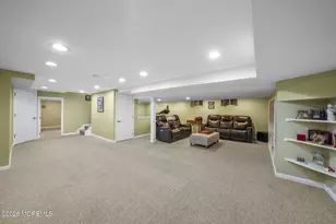 1 Cook Pl, Middletown, NJ 07748 - Photo 54