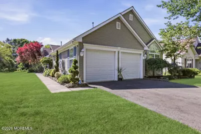 4 Rosewood Court, Lakewood, NJ 08701 - Photo 2