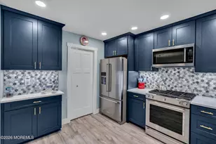 364 Mayfair Pl, Morganville, NJ 07751 - Photo 4