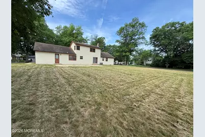 26 Sherwood Drive, Freehold, NJ 07728 - Photo 2