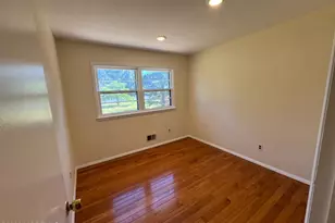 26 Sherwood Dr, Freehold, NJ 07728 - Photo 10