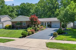 11 Inwood Pl, Aberdeen Township, NJ 07747 - Photo 2