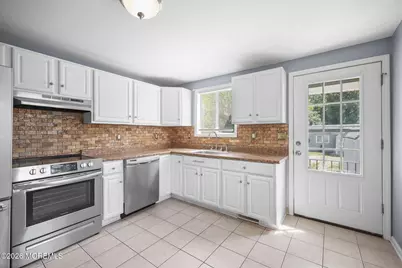 804 Nutswamp Road #Front, Red Bank, NJ 07701 - Photo 14