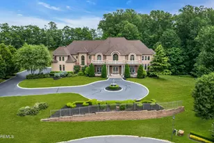 24 Embry Farm Rd, Marlboro Township, NJ 07746 - Photo 2