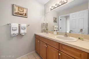 87 E Parsonage Way, Manalapan Township, NJ 07726 - Photo 22