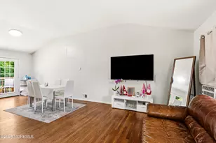37 Raymond Ave, Toms River Township, NJ 08755 - Photo 4