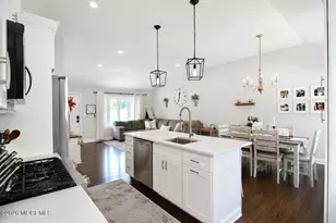 469 E Rd, Belford, NJ 07718 - Photo 12