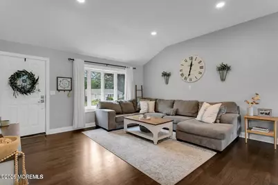 469 East Road, Belford, NJ 07718 - Photo 4
