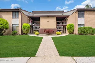 33 Meadow Green Cir, Manalapan Township, NJ 07726 - Photo 1