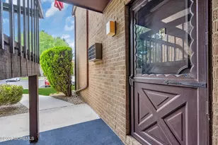 33 Meadow Green Cir, Manalapan Township, NJ 07726 - Photo 4