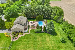 61 Cliffwood Dr, Allentown, NJ 08501 - Photo 2