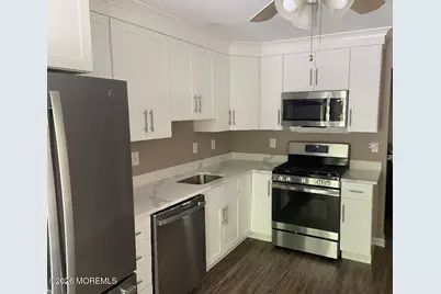 28 Picket Place, Freehold, NJ 07728 - Photo 8