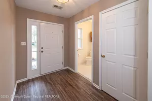 28 Picket Pl, Freehold, NJ 07728 - Photo 4
