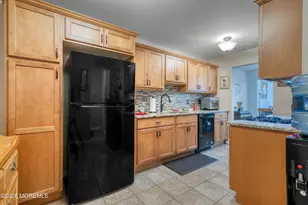 192 Longwood Dr, Manalapan Township, NJ 07726 - Photo 4