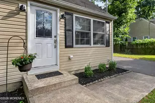 516 Middle Ln, Howell Township, NJ 07731 - Photo 4
