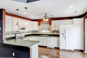7 Augusta Dr, Manalapan Township, NJ 07726 - Photo 6