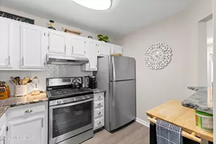 94 Briarwood Ct, Howell Township, NJ 07731 - Photo 8