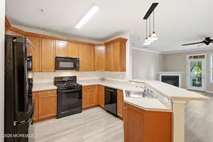 313 Mill Pond Wy, Eatontown, NJ 07724 - Photo 4