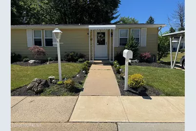 440 Charles Place, Freehold, NJ 07728 - Photo 4