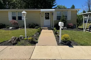 440 Charles Pl, Freehold, NJ 07728 - Photo 4