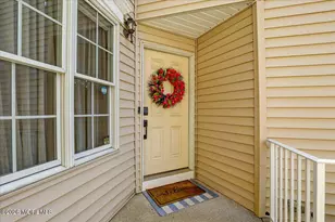 38 Smock Ct, Manalapan Township, NJ 07726 - Photo 4
