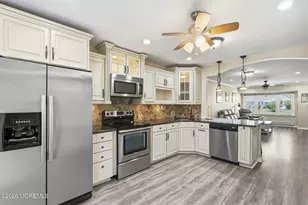 69 William And Mary Sq, Freehold, NJ 07728 - Photo 6