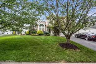 42 Crown Cir, Lakewood, NJ 08701 - Photo 4