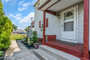 704 Monmouth Pkwy, North Middletown, NJ 07748 - Photo 2
