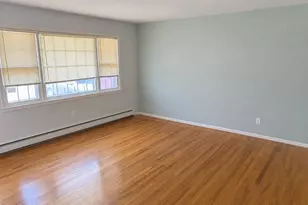 19 Sherwood Ct, Toms River Township, NJ 08757 - Photo 2