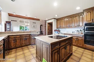 481 E Freehold Rd, Freehold, NJ 07728 - Photo 14