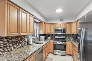 211 Clubhouse Dr, Middletown, NJ 07748 - Photo 10
