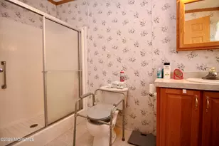 163 Field Pl, Freehold, NJ 07728 - Photo 22