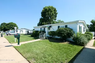643 Dede Dr, Freehold, NJ 07728 - Photo 2